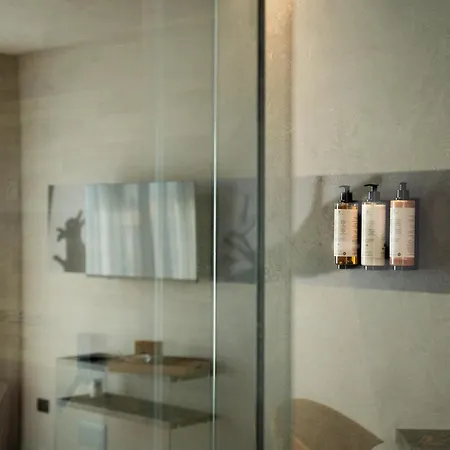Mon Luxury Hotel