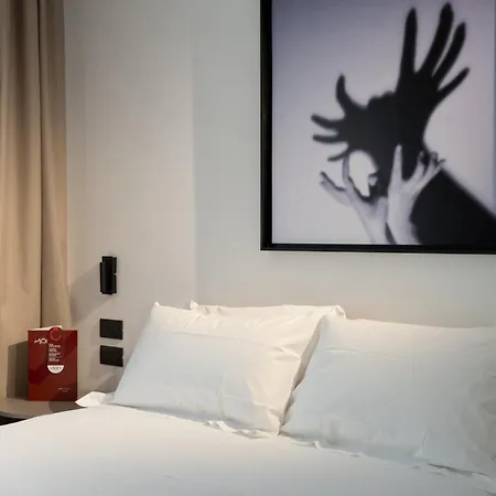 Mon Luxury Hotel