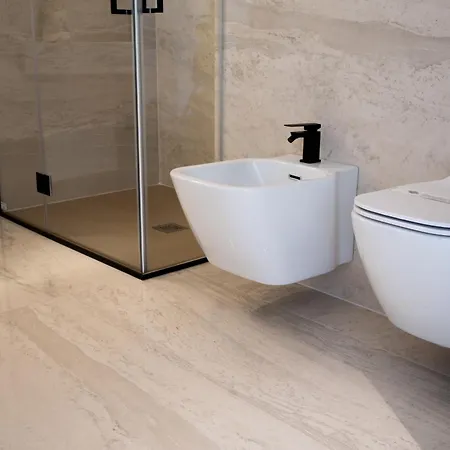 Mon Luxury 4* 尼科洛西