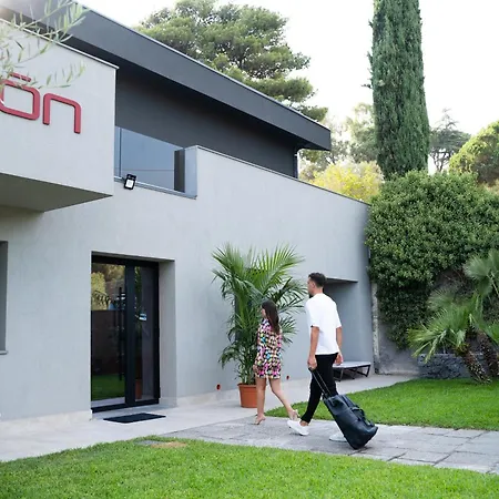 Mon Luxury 4* Nicolosi