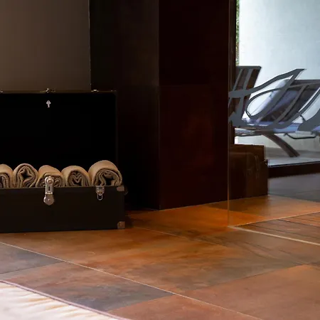 Mon Luxury Hotel